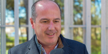 Alberto Rojo asegura que no se eliminará ninguna parada de autobús en el medio rural gracias a la Ley de Movilidad Sostenible impulsada por el Gobierno