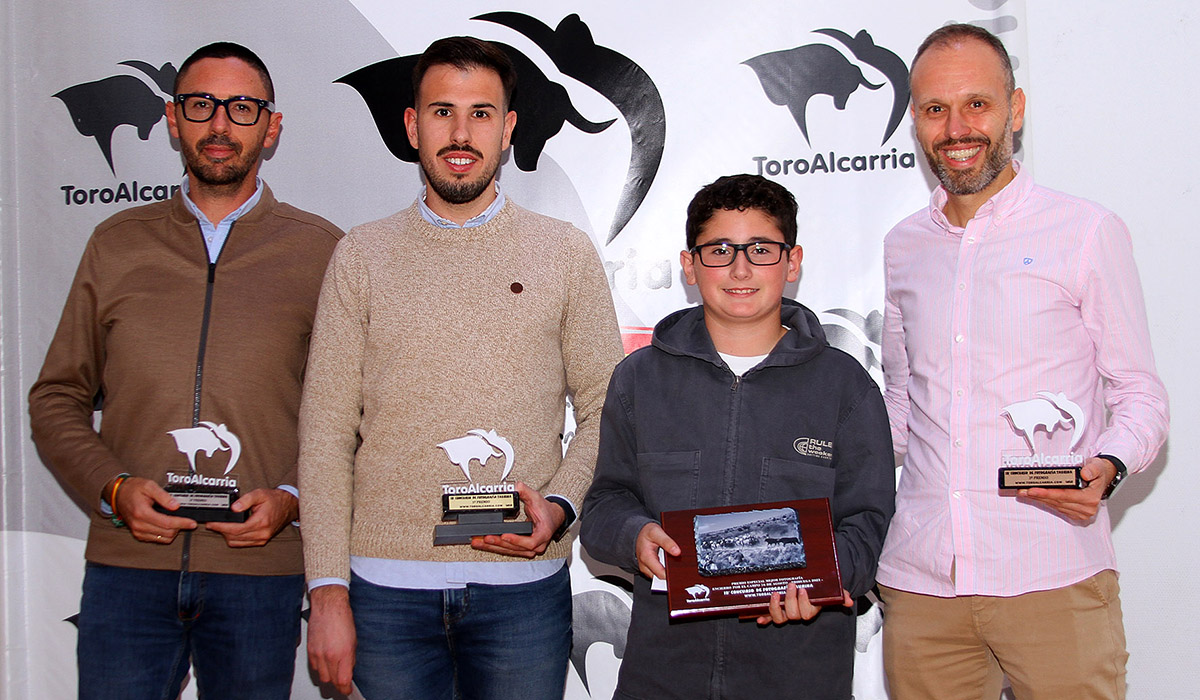 Álvaro Marín se alza con el Primer Premio por ‘Cuerpo a tierra’ en una gala que ToroAlcarria dedicó a Miguel Ruiz Berlanga