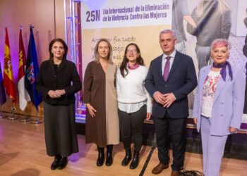 Ana Guarinos: “La violencia de género no es una cuestión de ideologías, es una realidad que debemos combatir desde la unidad” 4 Ana Guarinos “La violencia de género no es una cuestión de ideologías, es una realidad que debemos combatir desde la unidad”