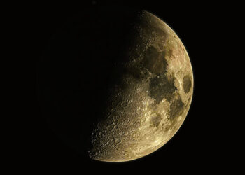 AstroGuada invita este viernes 28 a descubrir los montes, fallas, cumbres, mares y cráteres lunares