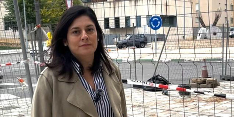 Bea Jiménez acusa al PSOE de “falta de planificación” tras tener que reabrir la rotonda de Hermanos Becerril meses después de ponerla en servicio 1 Bea Jiménez acusa al PSOE de “falta de planificación” tras tener que reabrir la rotonda de Hermanos Becerril meses después de ponerla en servicio