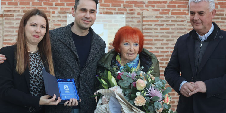 Cabanillas rinde homenaje a Julia Moratilla en la reapertura del Centro de la Mujer, que ya lleva su nombre