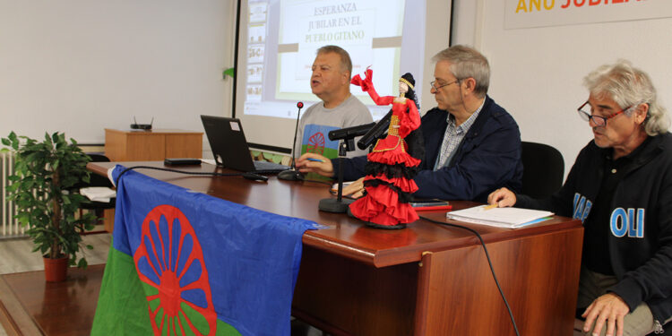 Cáritas lleva al Jubileo de la Esperanza de Casa Nazaret un coloquio sobre la realidad de las personas sin hogar 1 Cáritas lleva al Jubileo de la Esperanza de Casa Nazaret un coloquio sobre la realidad de las personas sin hogar
