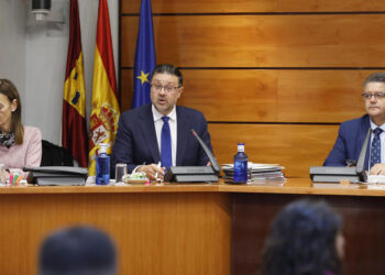 Castilla-La Mancha eleva el gasto por alumno a los 8.226 euros y destina importantes partidas a juventud, apoyo a las familias y a la mejora del empleo docente Castilla-La Mancha eleva el gasto por alumno a los 8.226 euros y destina importantes partidas a juventud, apoyo a las familias y a la mejora del empleo docente