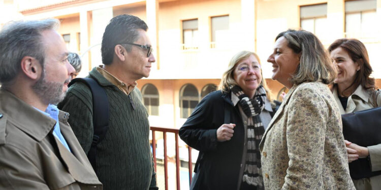 Castilla-La Mancha es la segunda comunidad autónoma en descenso del paro en el último año y supera por primera vez las 800.000 personas afiliadas en octubre 1 Castilla-La Mancha es la segunda comunidad autónoma en descenso del paro en el último año y supera por primera vez las 800.000 personas afiliadas en octubre