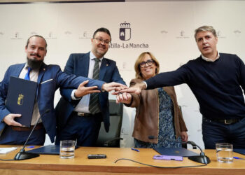 Castilla-La Mancha firma un convenio con las federaciones regionales de Folclore y bandas de música “en apoyo a la Cultura como seña de identidad”