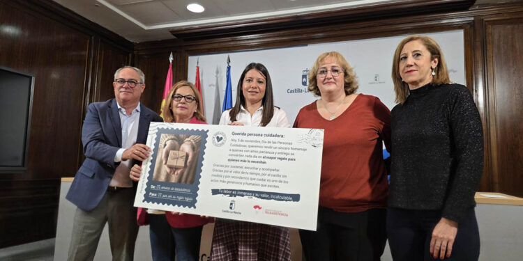 Castilla-La Mancha reconoce la labor de las personas cuidadoras no profesionales, que han multiplicado por diez sus cotizaciones desde 2015 1 Castilla-La Mancha reconoce la labor de las personas cuidadoras no profesionales, que han multiplicado por diez sus cotizaciones desde 2015