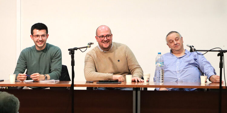 Castillo critica el impacto de las decisiones de los gobiernos socialistas provinciales, regionales y nacionales en las finanzas municipales