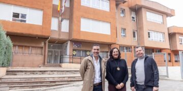 Comienza la renovación de toda la pintura exterior en el CEIP Balcón del Tajo y su polideportivo