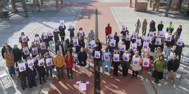 Conmovedor acto contra la violencia machista en el 25N de Cabanillas 1 Conmovedor acto contra la violencia machista en el 25N de Cabanillas