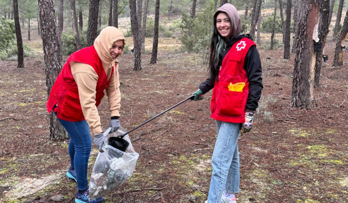 Cruz Roja organiza cinco jornadas de limpieza en bosques y montes de Cuenca dentro de LIBERA 1m2