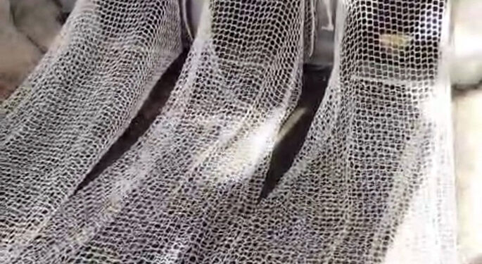 El Ayuntamiento de Azuqueca instala en la estación depuradora redes para atrapar residuos