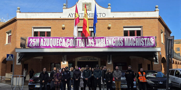 El Ayuntamiento de Azuqueca reitera su condena de la violencia machista con un minuto de silencio 1 El Ayuntamiento de Azuqueca reitera su condena de la violencia machista con un minuto de silencio