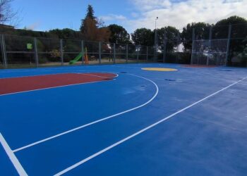 El Ayuntamiento de Cabanillas remodela la pista deportiva del Parque Albarda Gallega, en el Campo de Golf