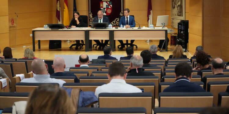 El Consejo de Gobierno de la UCLM aprueba la Comisión de su Plan Estratégico 2030, que marcará la hoja de ruta de la institución durante los próximos cinco años 1 El Consejo de Gobierno de la UCLM aprueba la Comisión de su Plan Estratégico 2030, que marcará la hoja de ruta de la institución durante los próximos cinco años