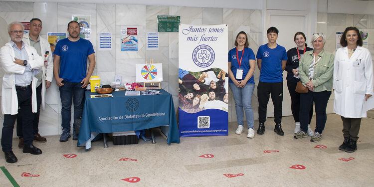 El Hospital de Guadalajara acoge una mesa informativa por el Día Mundial de la Diabetes 2025 2 El Hospital de Guadalajara acoge una mesa informativa por el Día Mundial de la Diabetes 2025