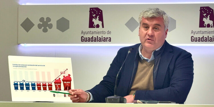 El PP denuncia que la tasa de basura en Guadalajara subió más de un 30% por Alberto Rojo y José Luis Vega y que ahora llega el “basurazo” de Sánchez