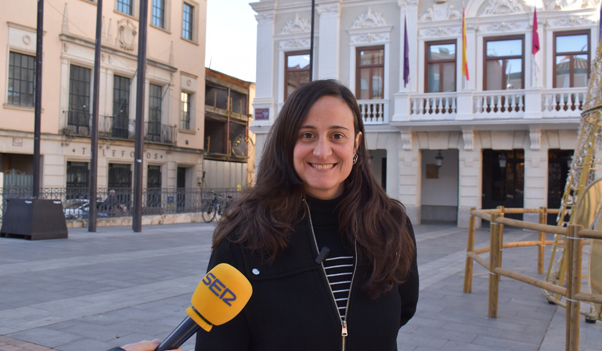 El PSOE denuncia que Guarinos se gasta más dinero esta Navidad y en llenar de luces la ciudad, aún a oscuras, “mientras nos sigue asfixiando a impuestos” 2 El PSOE denuncia que Guarinos se gasta más dinero esta Navidad y en llenar de luces la ciudad, aún a oscuras, “mientras nos sigue asfixiando a impuestos”