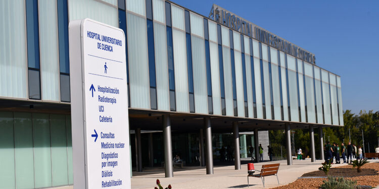 El autobús urbano se adapta a los horarios de los trabajadores del Hospital Universitario de Cuenca y recupera la parada del hospital Recoletas