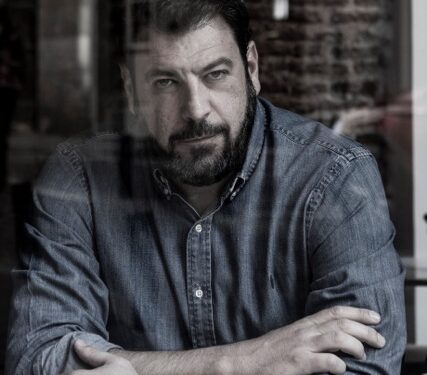 El escritor y guionista Santiago Díaz presenta en Cuenca su novela Jotadé de la mano de la UIMP y Las Casas Ahorcadas