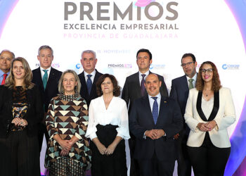 Eurocaja Rural entrega el galardón 'Establecimiento Comercial' en los premios 'Excelencia Empresarial 2025' de CEOE-CEPYME Guadalajara