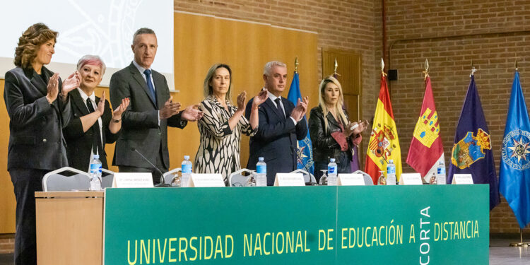 Guarinos reivindica el poder transformador del conocimiento en la inauguración del curso de la UNED