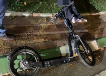 Herida la conductora de un patinete tras un accidente en una rotonda en Cuenca