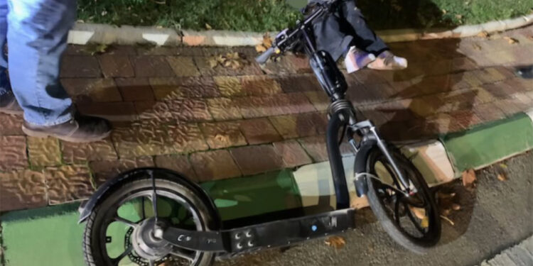 Herida la conductora de un patinete tras un accidente en una rotonda en Cuenca