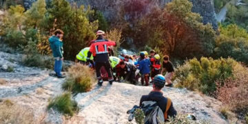 Herida una escaladora tras caer desde cinco metros en la Cueva de la Zarza de Cuenca