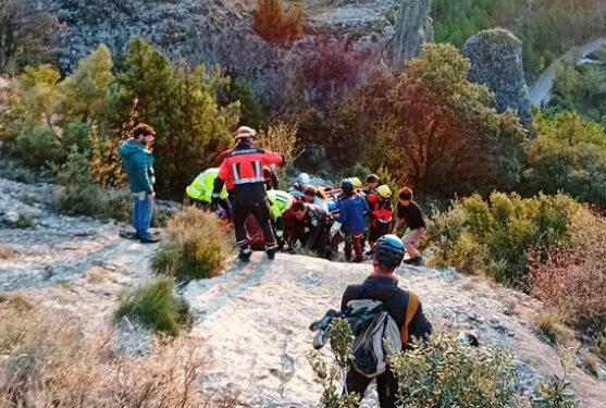 Herida una escaladora tras caer desde cinco metros en la Cueva de la Zarza de Cuenca 1 Herida una escaladora tras caer desde cinco metros en la Cueva de la Zarza de Cuenca