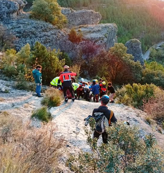 Herida una escaladora tras caer desde cinco metros en la Cueva de la Zarza de Cuenca 2 Herida una escaladora tras caer desde cinco metros en la Cueva de la Zarza de Cuenca