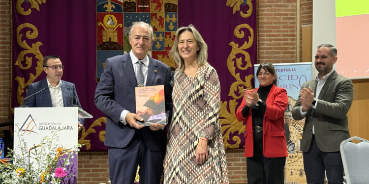 Homenaje a 35 años de historia alcarreña con la presentación del libro de la Tertulia del Cocido Taurino “Saleri II”