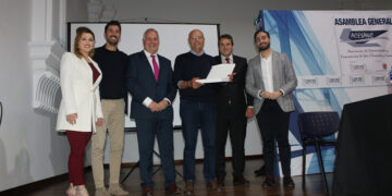 La Asociación de Empresarios de San Clemente y comarca homenajea a José Esteso por su trayectoria