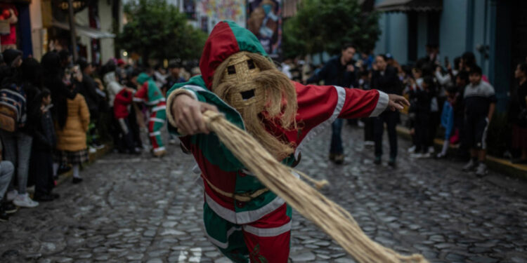 La Botarga de San Blas de Cabanillas triunfa en México, en un festival internacional de enmascarados y danzantes
