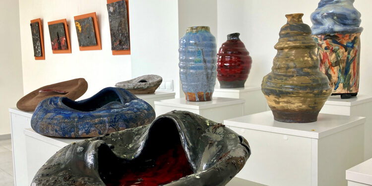 La Delegación de la Junta de Cuenca reabre la Sala de Exposiciones del Edificio Iberia con la muestra “Cerámicas” de Luis del Castillo