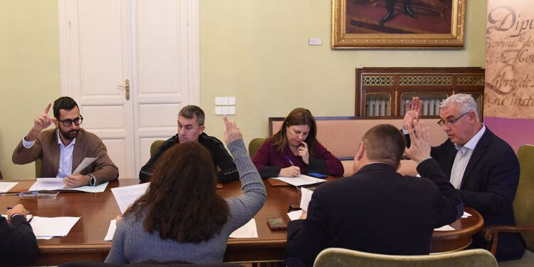 La Diputación de Guadalajara concede 400.000 euros a 18 explotaciones ganaderas para adquirir collares de “vallado virtual”