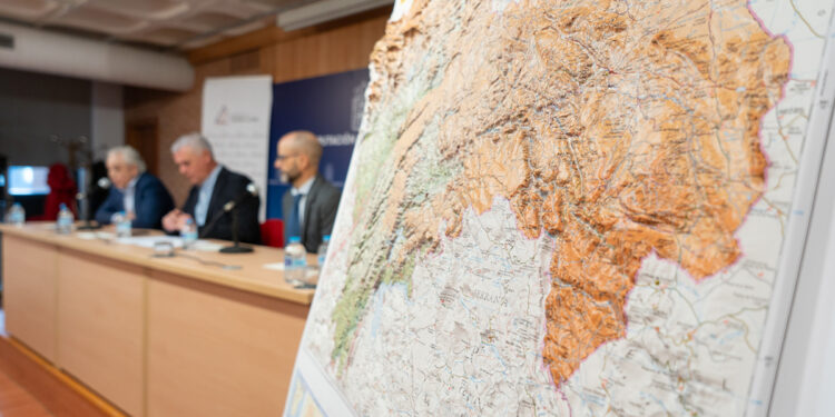 La Diputación de Guadalajara distribuirá 500 mapas provinciales 3D entre ayuntamientos e instituciones como herramienta para la gestión de emergencias