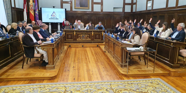 La Diputación de Guadalajara reitera su compromiso “firme e inequívoco” frente a la violencia hacia las mujeres con la oposición de PP y Vox 2 La Diputación de Guadalajara reitera su compromiso “firme e inequívoco” frente a la violencia hacia las mujeres con la oposición de PP y Vox