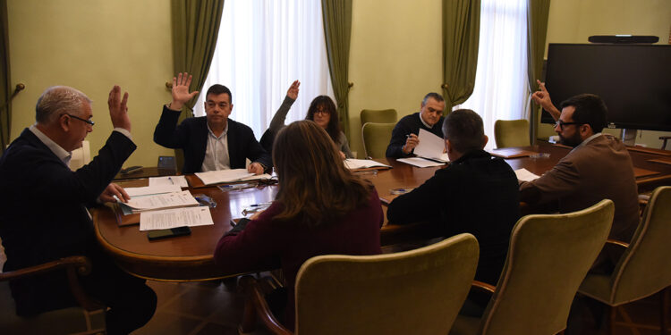 La Diputaciónde Guadalajara pagará al Ayuntamiento de Cobeta la construcción de un muro de contención en la calle Real