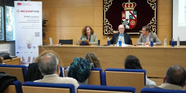 La Facultad de Ciencias Sociales de Cuenca analiza el papel de la pyme familiar en el desarrollo y el arraigo local