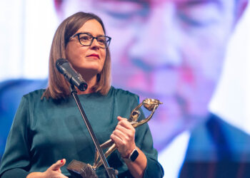 La Federación de Asociaciones de Radio y Televisión de España premia a Page con la Antena de Oro Extraordinaria 3 La Federación de Asociaciones de Radio y Televisión de España premia a Page con la Antena de Oro Extraordinaria