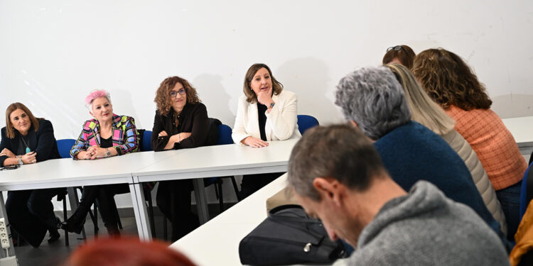 La Junta apoya el desarrollo del polígono industrial de Villanueva de la Torre y remarca su proactividad y participación en las políticas regionales de empleo y formación