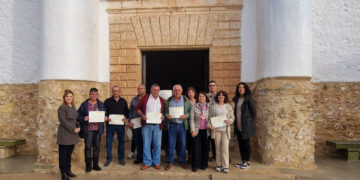 La Junta colabora con Vara de Rey en la rehabilitación de la Ermita de la Virgen del Rosario a través de un Taller +