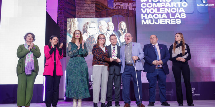 La Junta reconoce a amiab por el Día Internacional de la Eliminación de la Violencia contra la Mujer