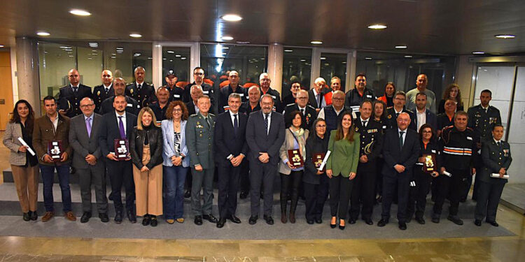 La Junta reconoce a tres voluntarios y cuatro agrupaciones de Protección Civil de Cuenca