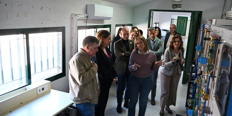 La Junta ultima una nueva Oferta Integrada de FP para llevar la formación laboral a los centros educativos con 2,4 millones de euros
