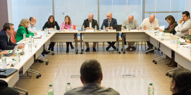 La Mesa Sectorial del SESCAM aprueba una nueva Oferta Pública de Empleo con un total de 1.591 plazas