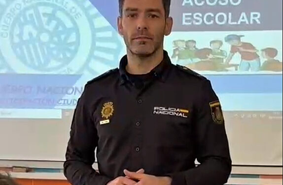 La Policía Nacional pone en marcha una campaña contra el acoso escolar con el lema #NoTeLoGuardes