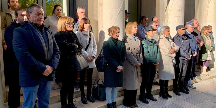 La Subdelegación del Gobierno en Cuenca acoge un minuto de silencio por las dos nuevas víctimas de violencia machista
