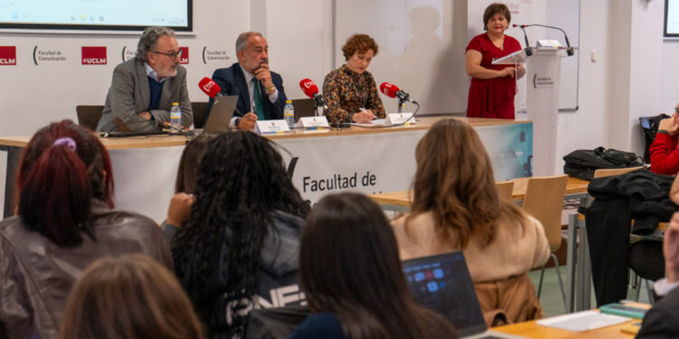 La UCLM y FAPE fortalecen las relaciones entre el periodismo nacional y regional en su primer foro conjunto